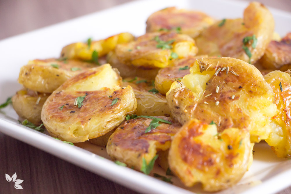 batatas ao murro com alecrim