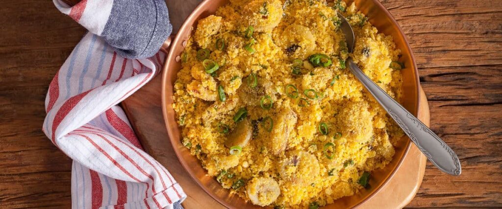 Farofa de banana e castanhas
